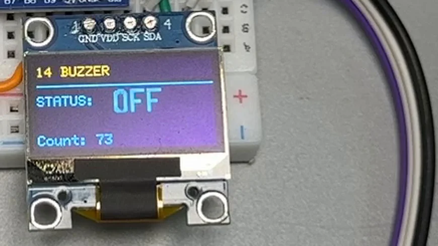 OLED 实拍特写：STATUS 显示 OFF，蜂鸣器停，Count +1