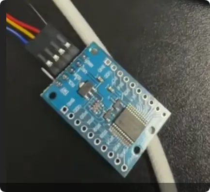 PCF8575 IO扩展模块实拍特写，蓝色PCB，SOIC芯片可见