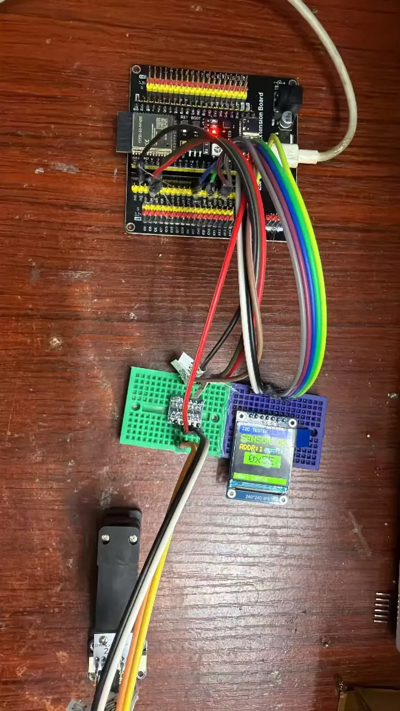 ESP32-S3 扩展板接 1.3寸 IIC OLED 与传感器完整测试图