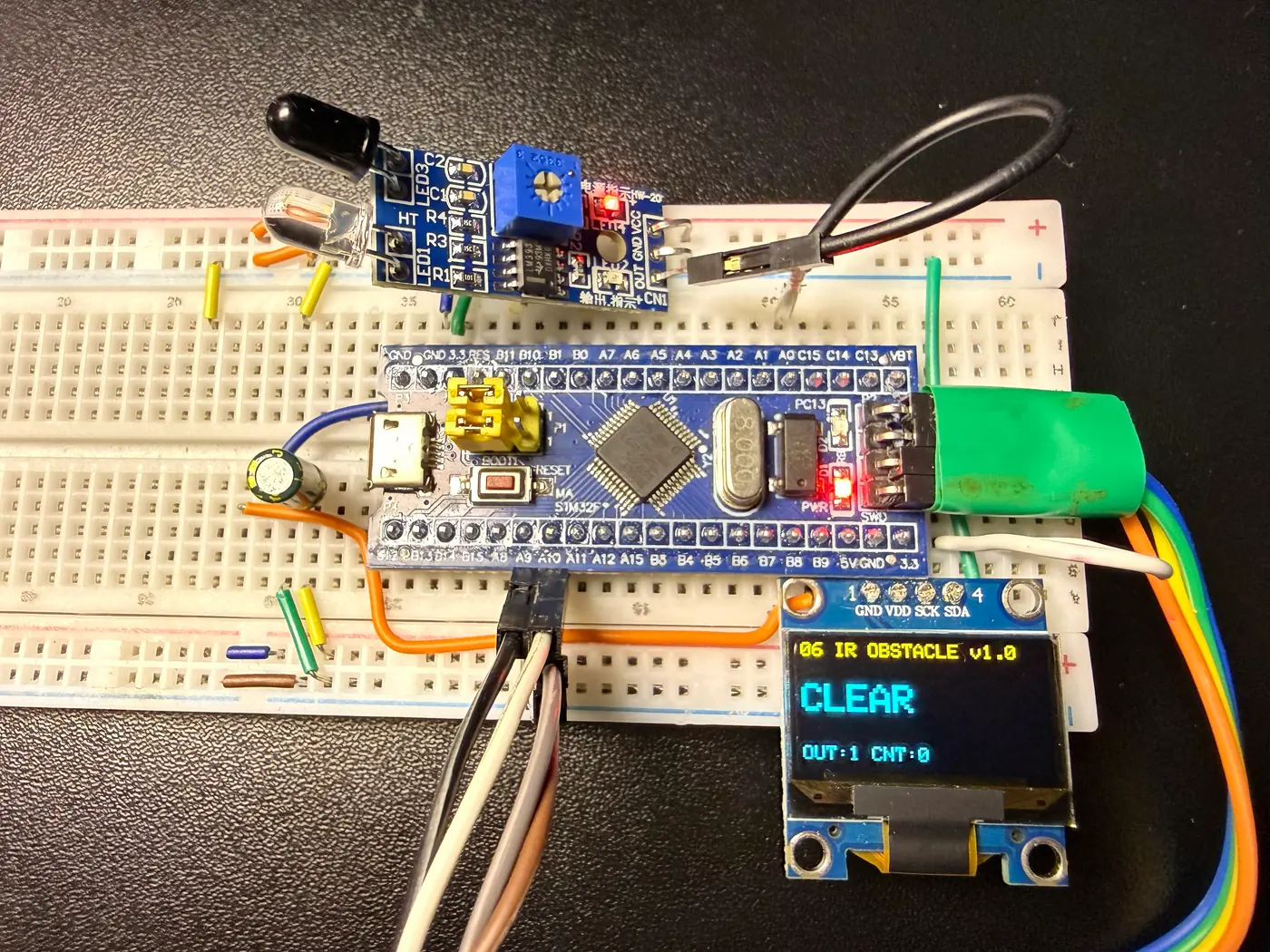 红外避障模块（LM393 + 红外对管）实物图